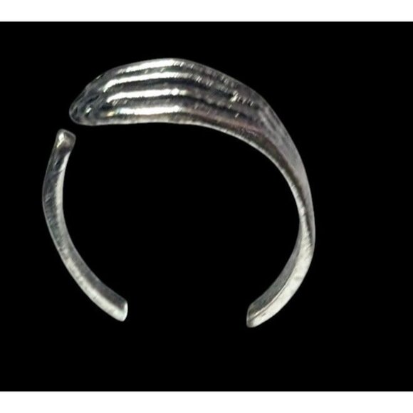 Gothic Skeleton Hand Silver Tone Fashion Ring Size 5 1/2 - Picture 7 of 14